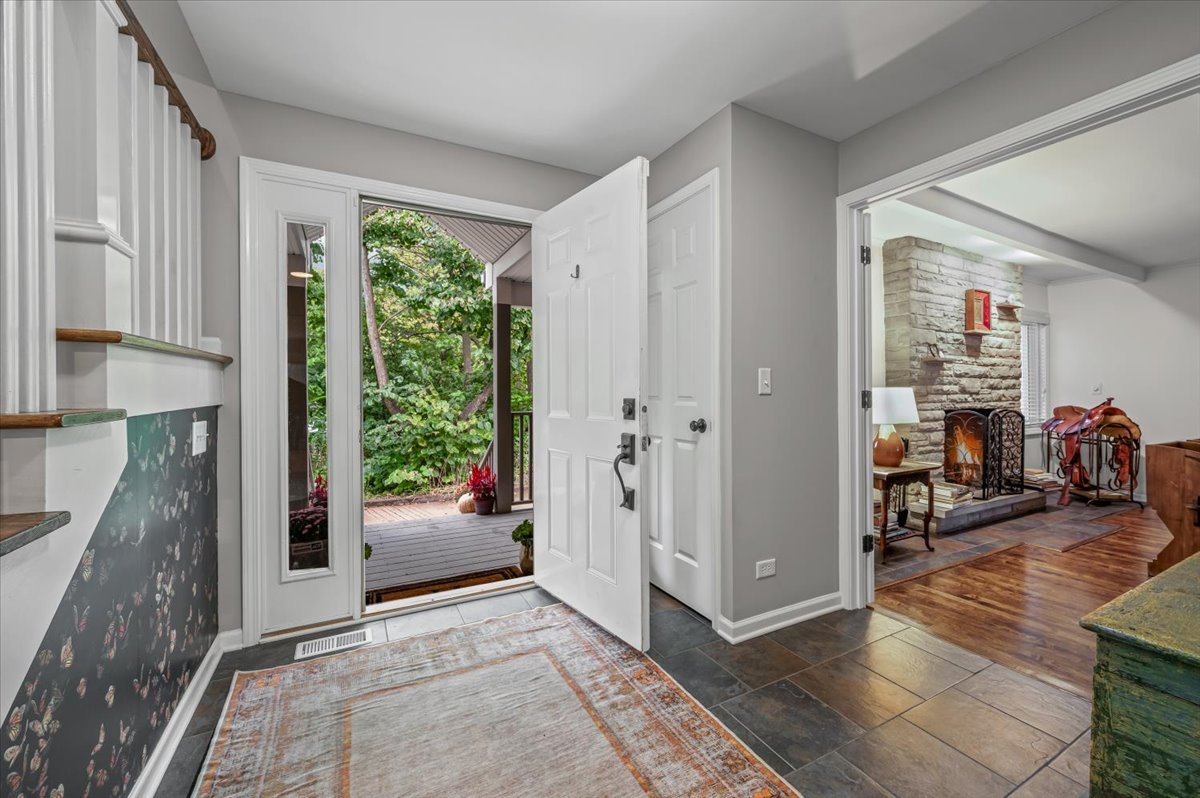 23276 N Birchwood Ln Deerfield, IL 60015