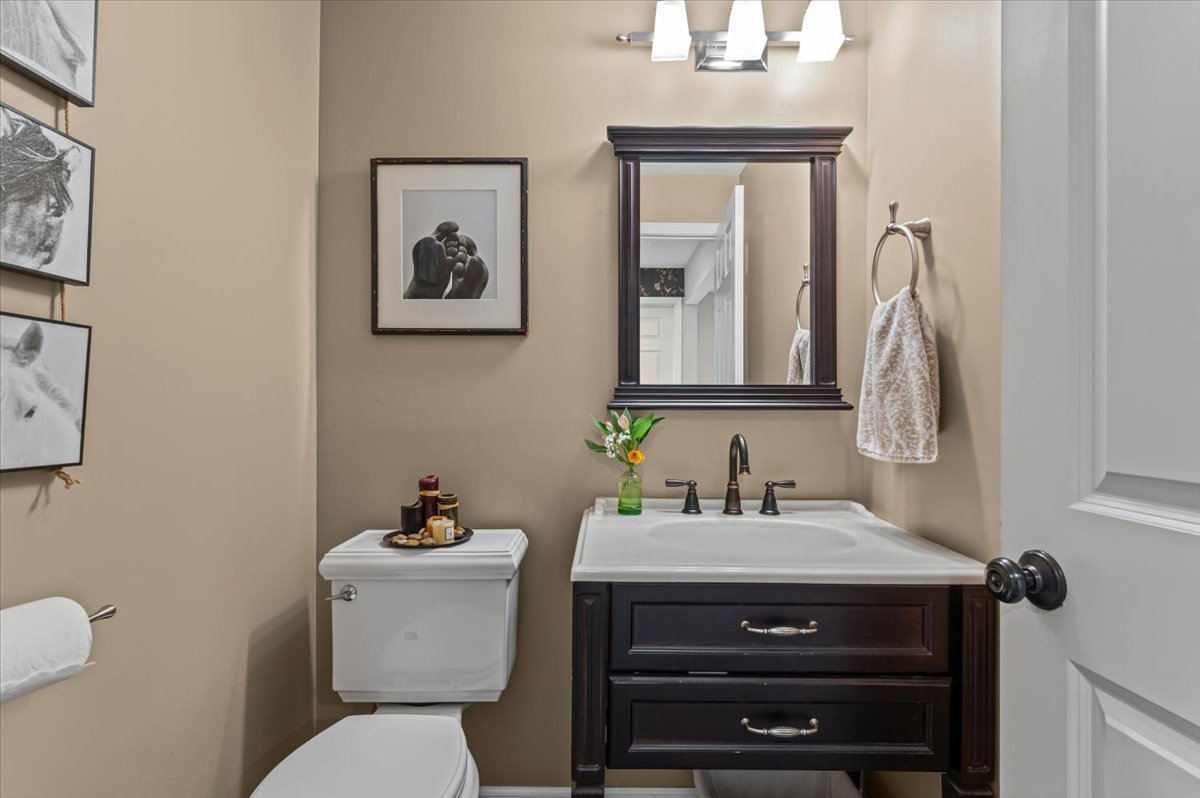 23276 N Birchwood Ln Deerfield, IL 60015