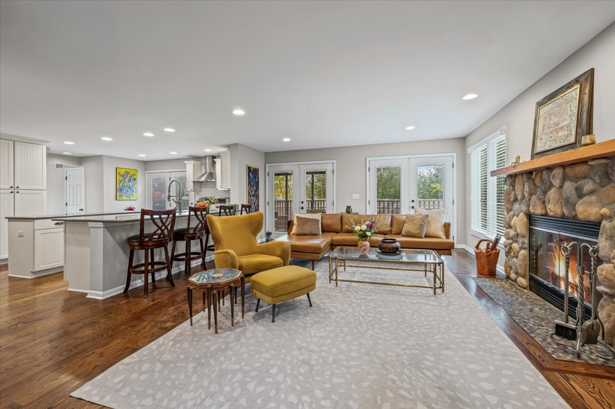 23276 N Birchwood Ln Deerfield, IL 60015