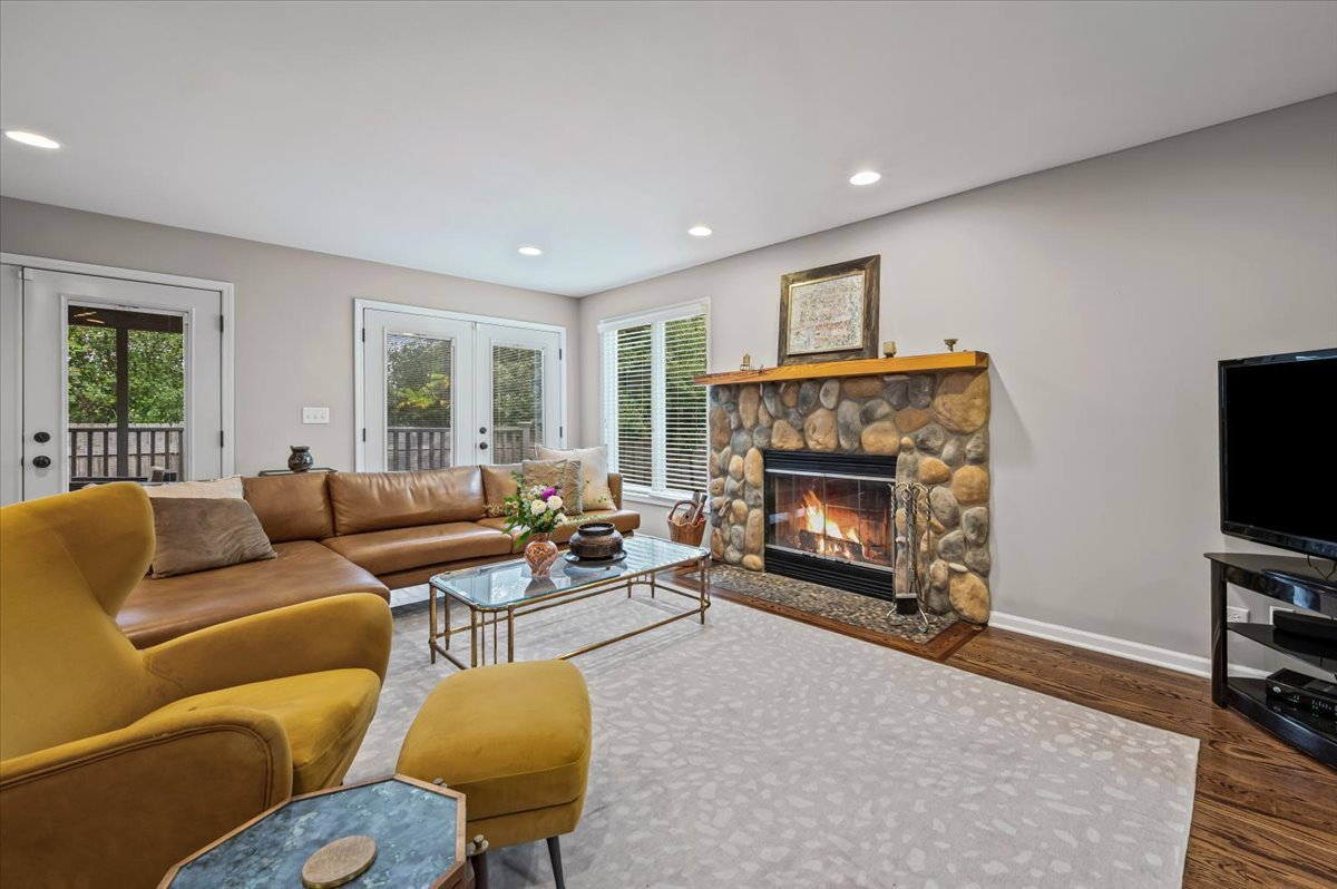 23276 N Birchwood Ln Deerfield, IL 60015