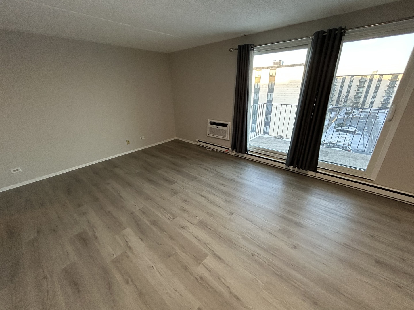 9731 N Fox Glen Dr #5C Niles, IL 60714