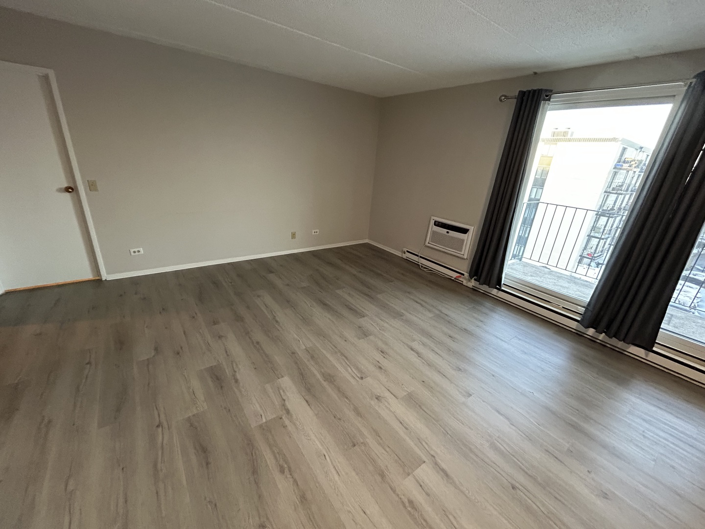 9731 N Fox Glen Dr #5C Niles, IL 60714