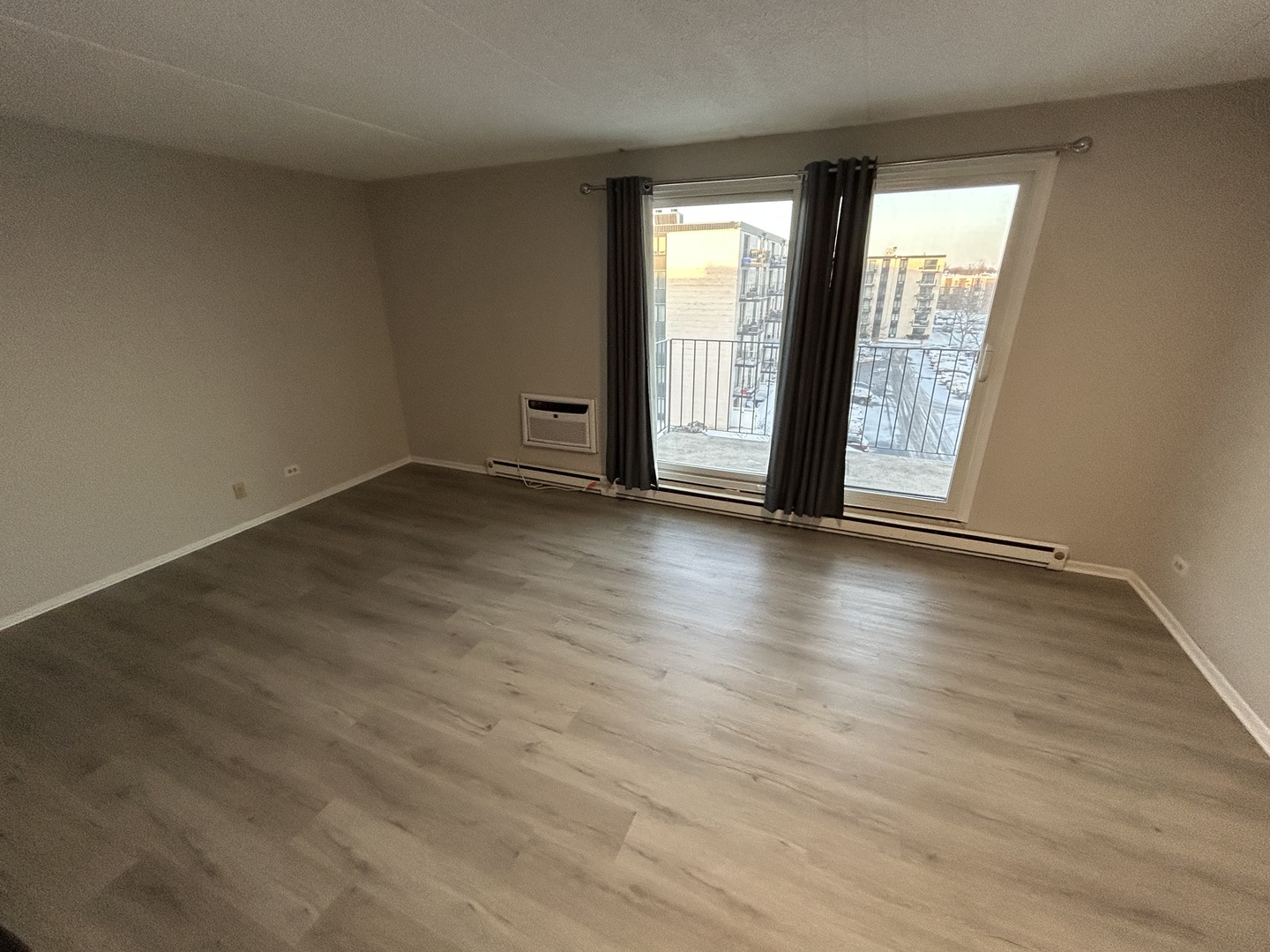 9731 N Fox Glen Dr #5C Niles, IL 60714