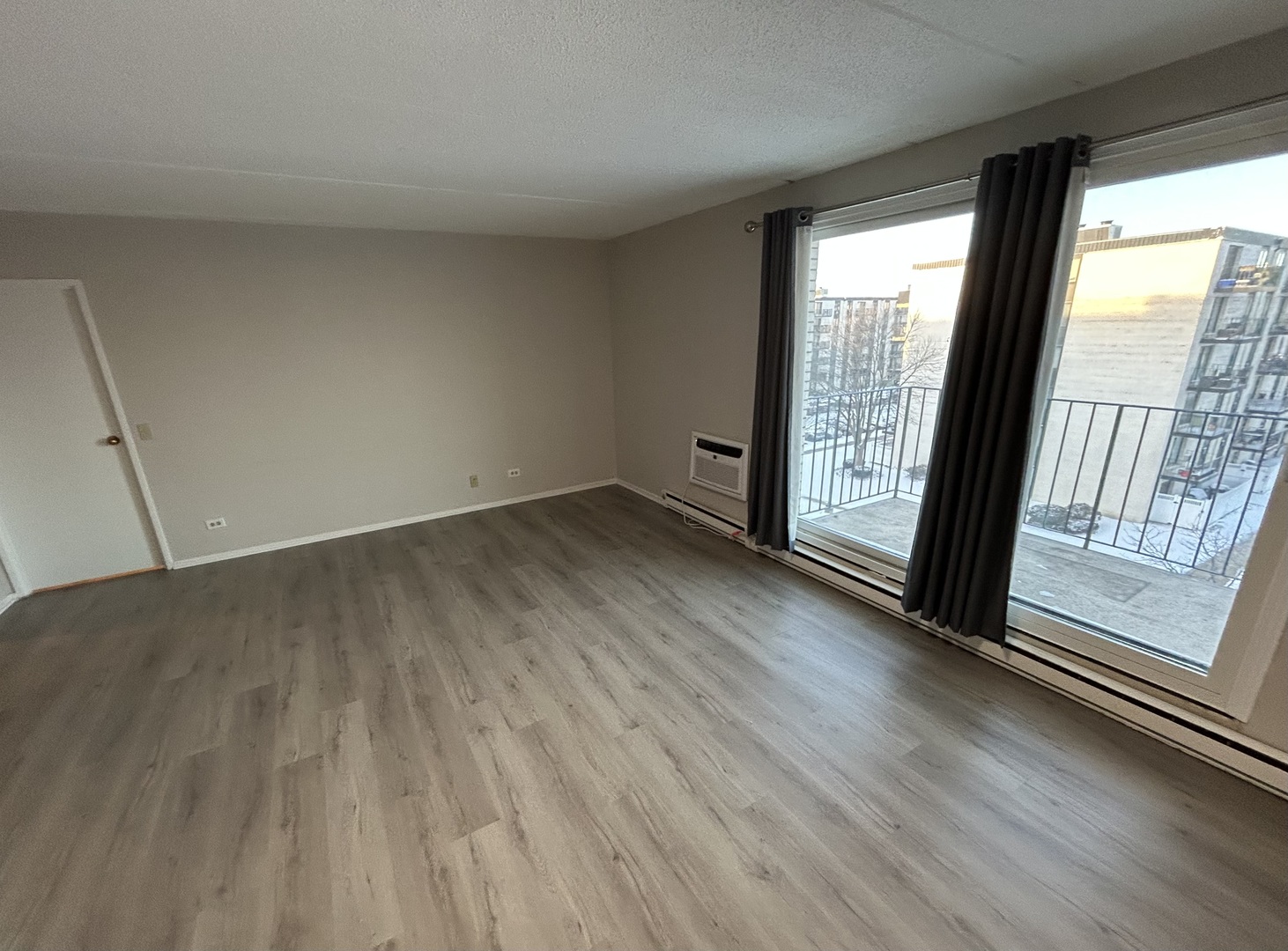 9731 N Fox Glen Dr #5C Niles, IL 60714