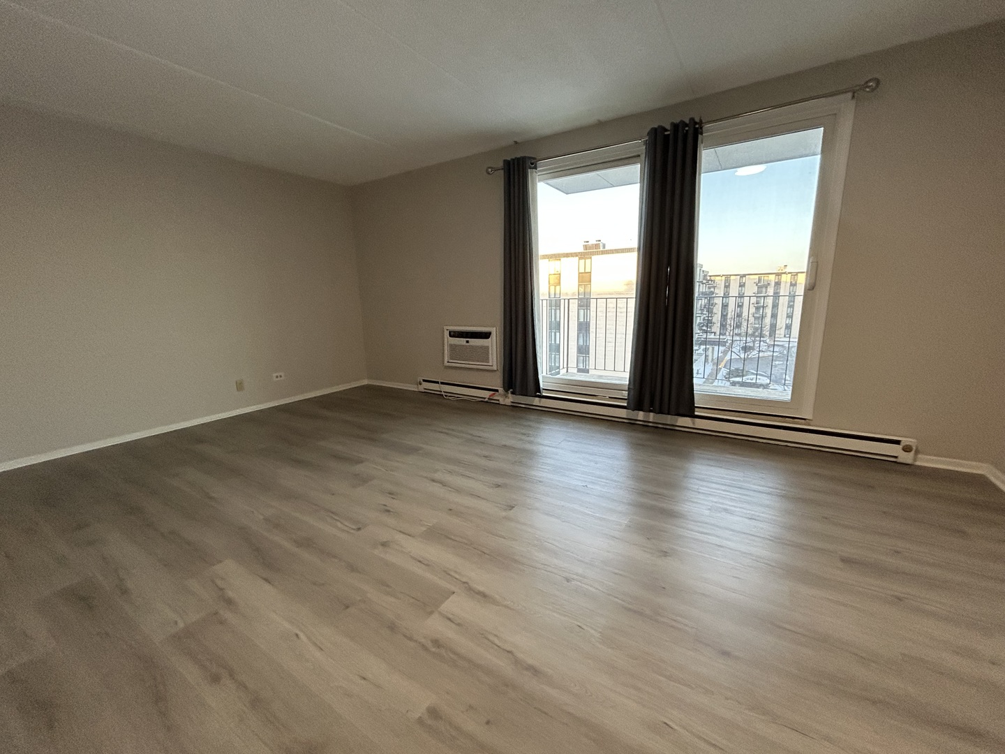 9731 N Fox Glen Dr #5C Niles, IL 60714