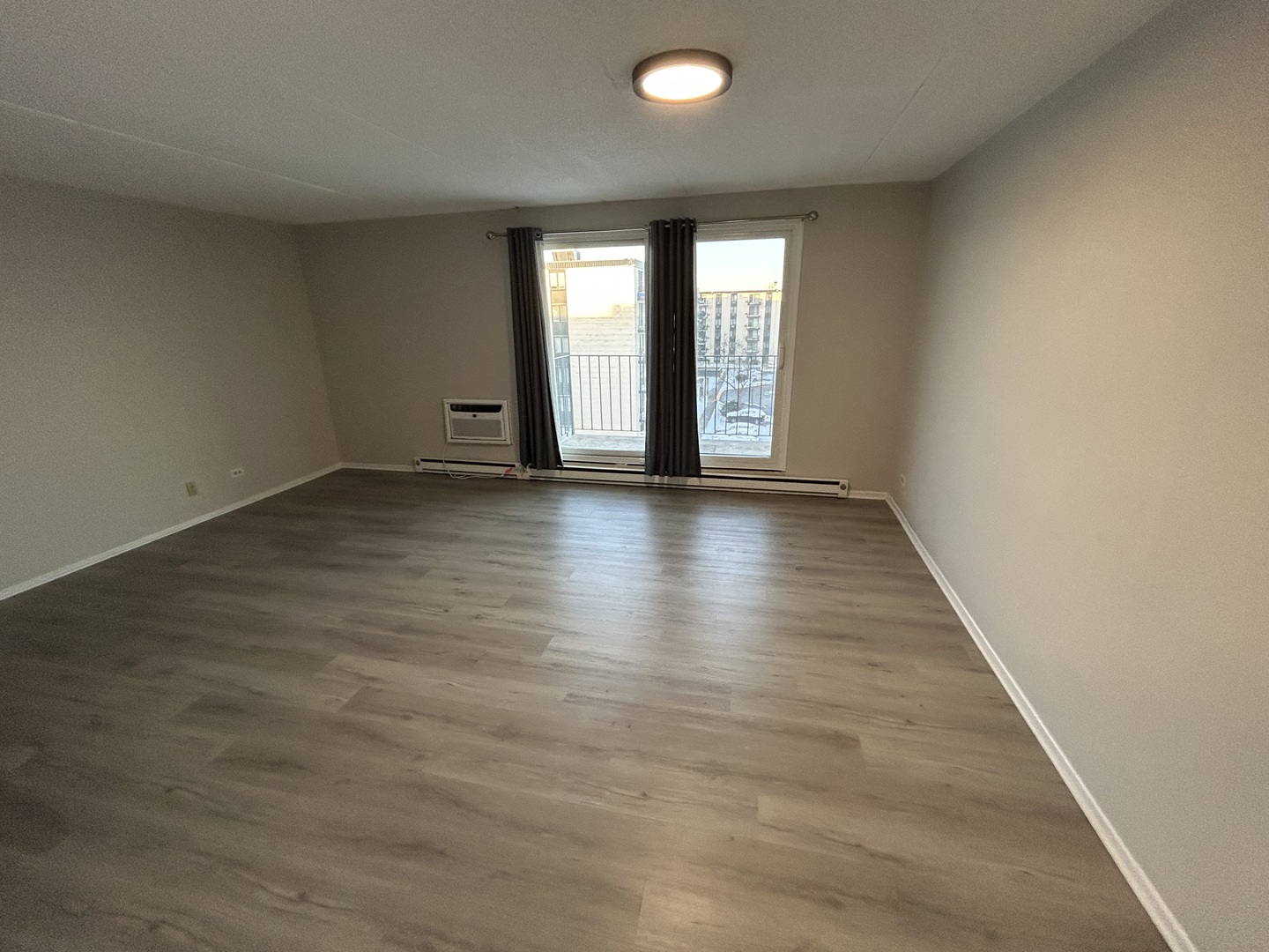 9731 N Fox Glen Dr #5C Niles, IL 60714