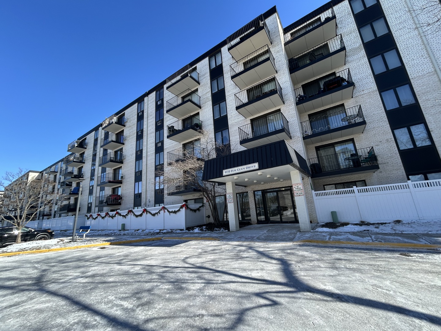 9731 N Fox Glen Dr #5C Niles, IL 60714