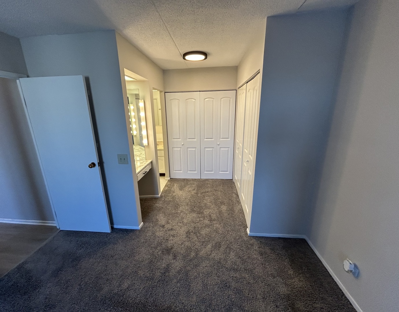 9731 N Fox Glen Dr #5C Niles, IL 60714