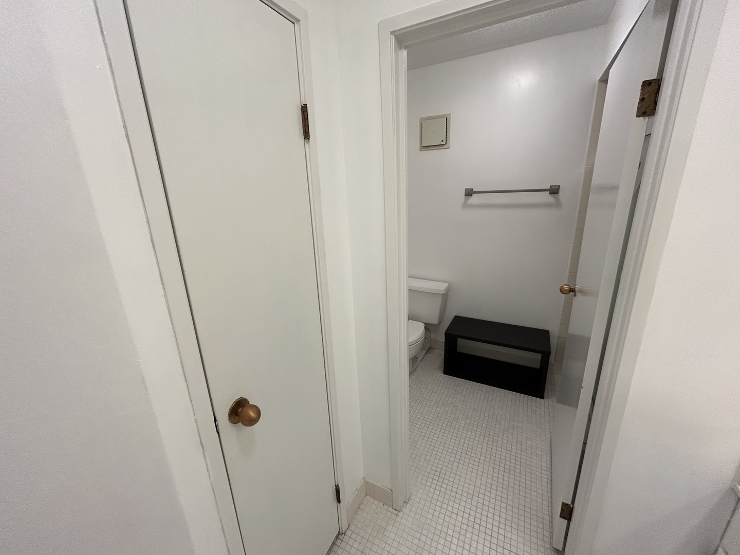 9731 N Fox Glen Dr #5C Niles, IL 60714