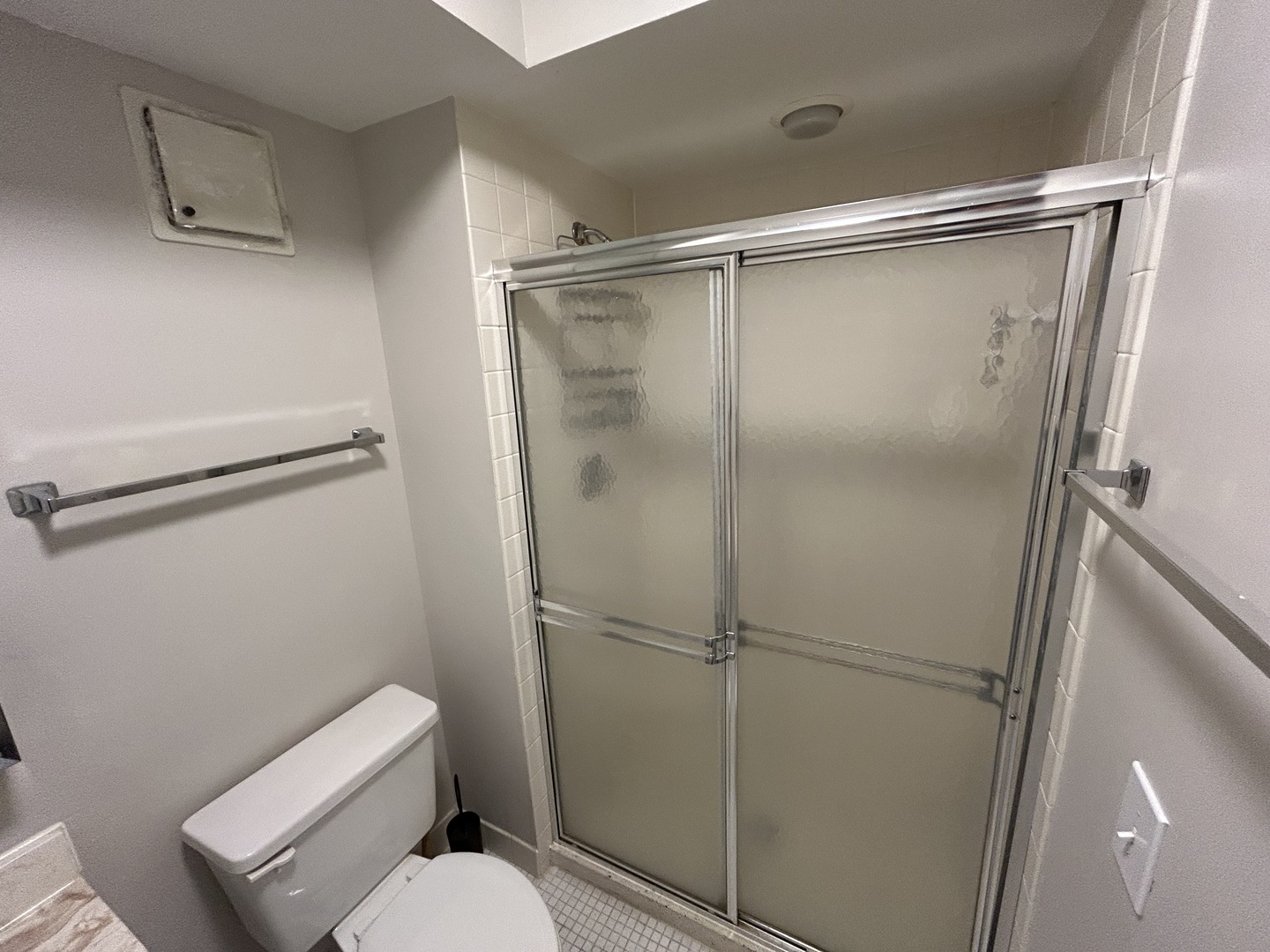 9731 N Fox Glen Dr #5C Niles, IL 60714