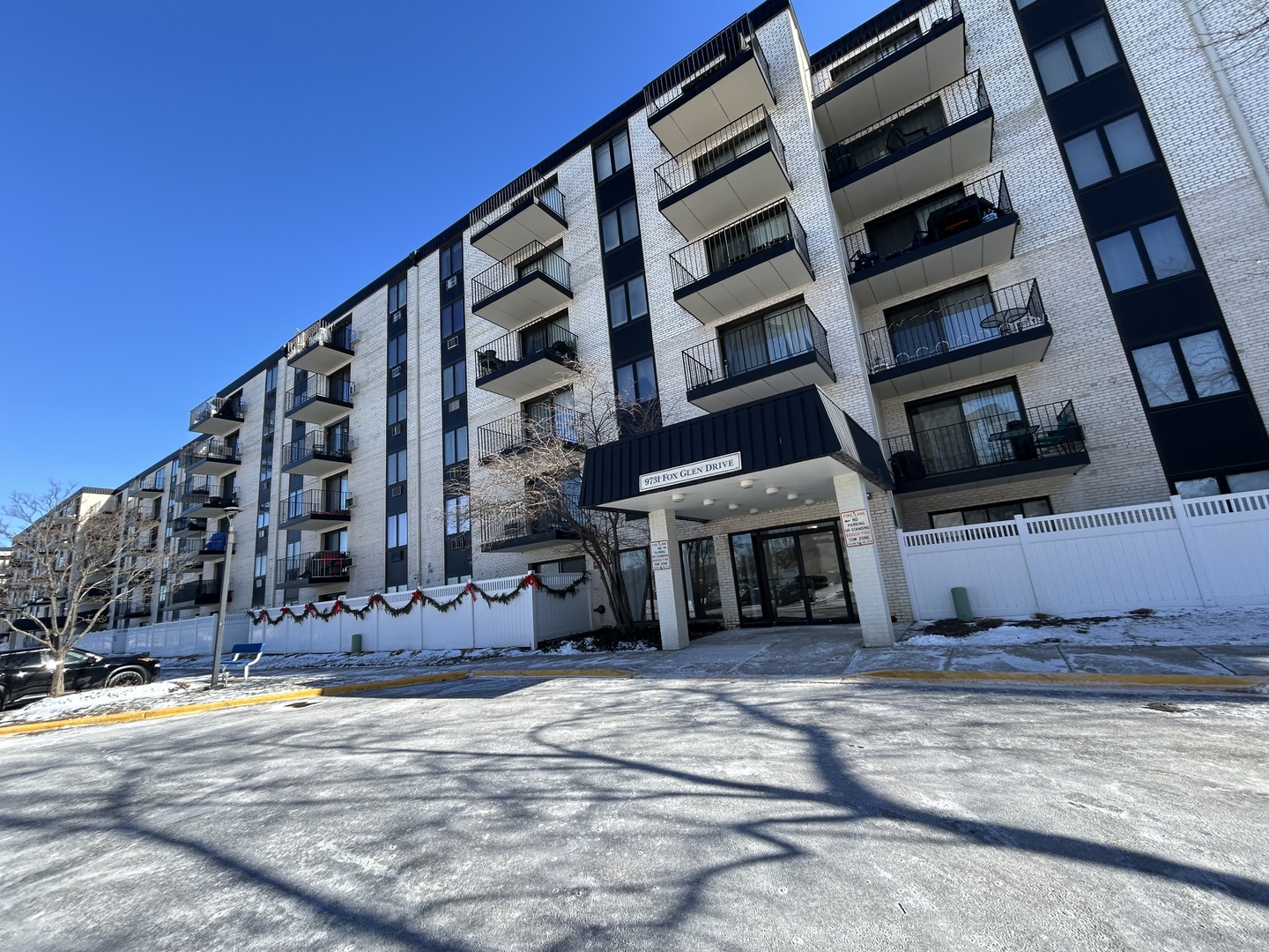 9731 N Fox Glen Dr #5C Niles, IL 60714