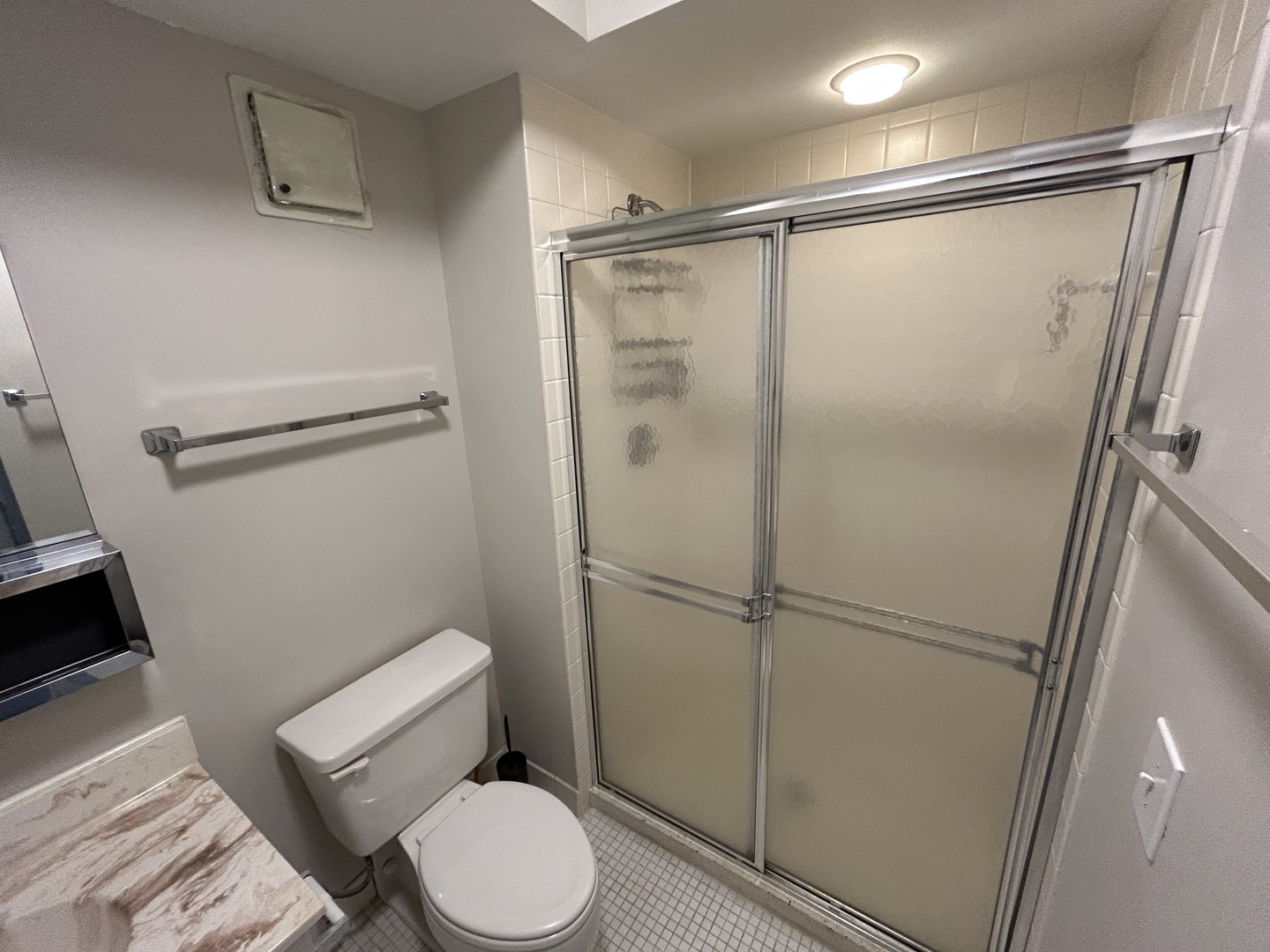 9731 N Fox Glen Dr #5C Niles, IL 60714