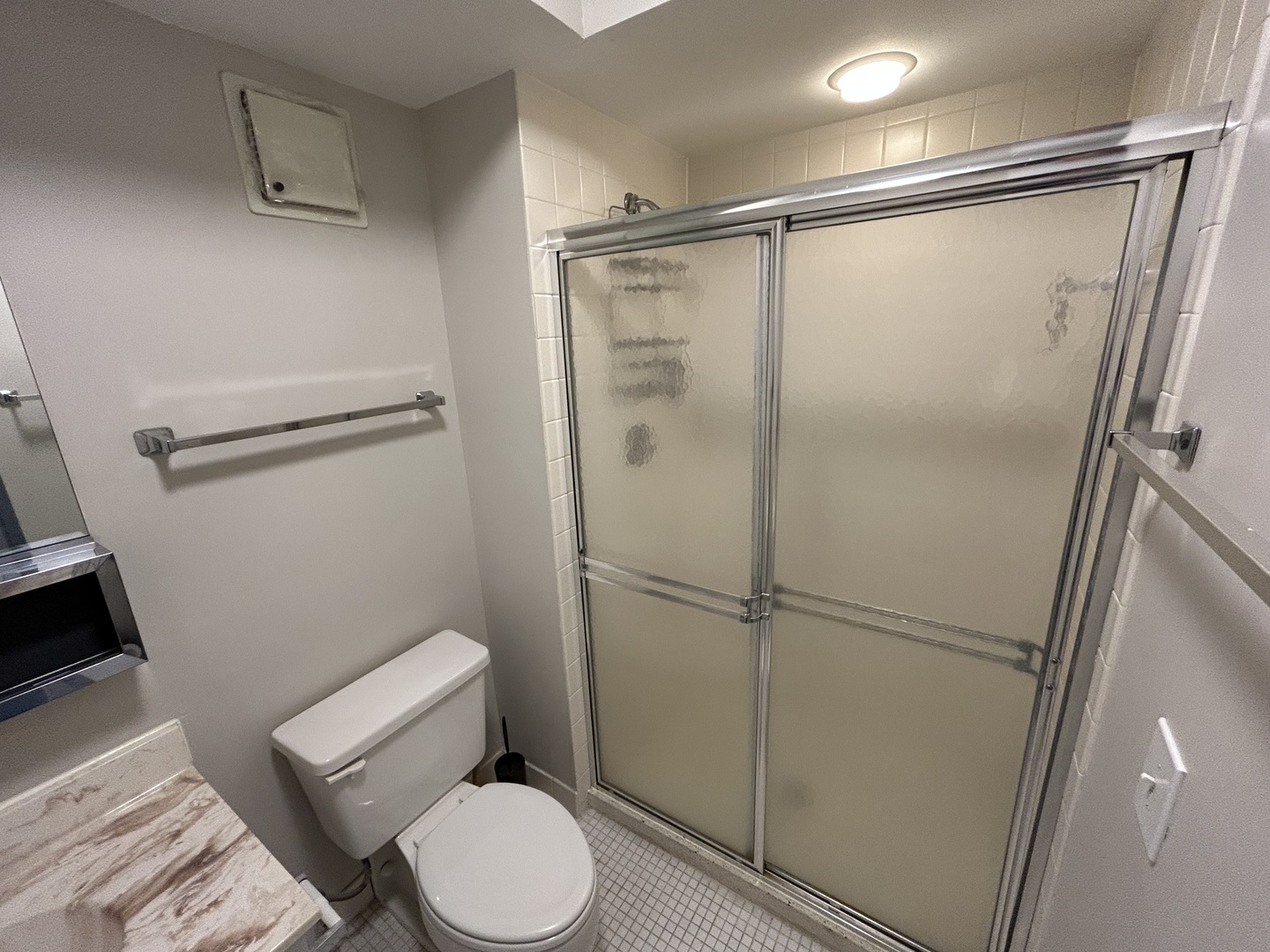 9731 N Fox Glen Dr #5C Niles, IL 60714