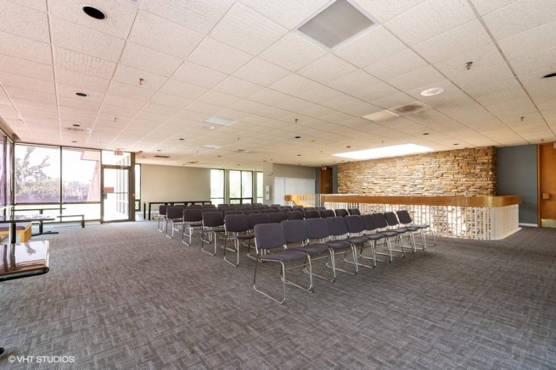 9731 N Fox Glen Dr #5C Niles, IL 60714