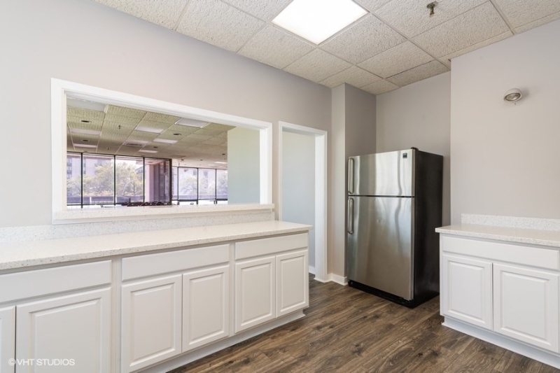 9731 N Fox Glen Dr #5C Niles, IL 60714