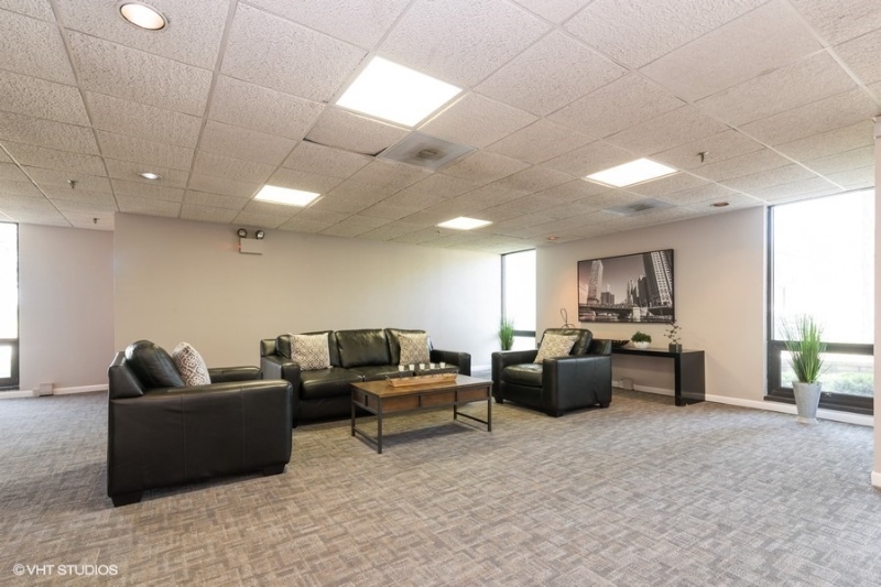 9731 N Fox Glen Dr #5C Niles, IL 60714