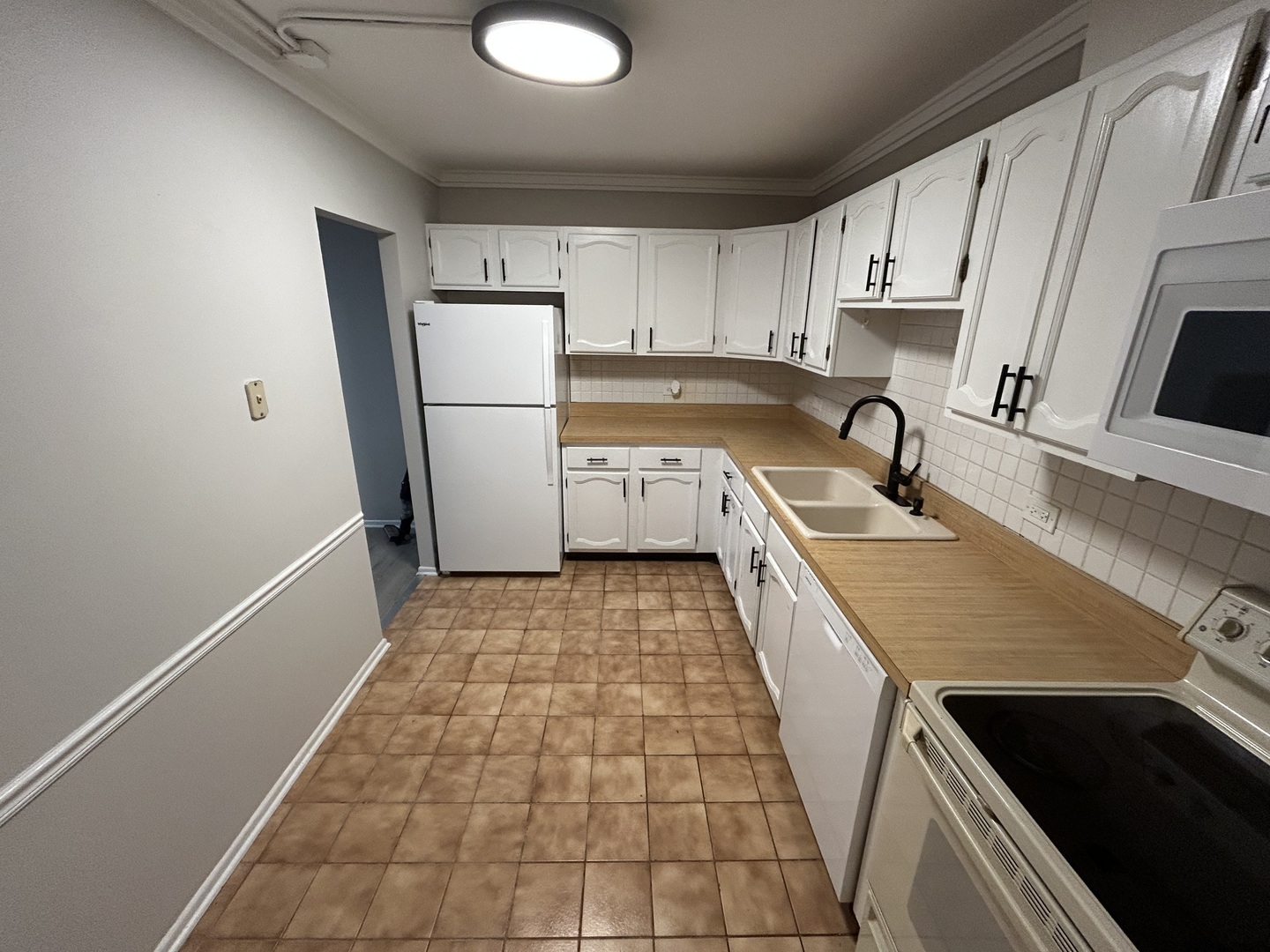 9731 N Fox Glen Dr #5C Niles, IL 60714