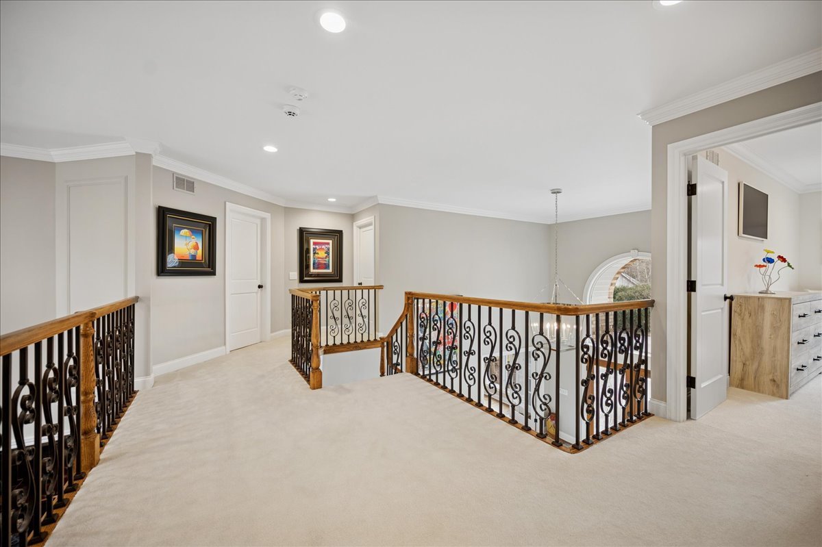 2551 Hybernia Dr Highland Park, IL 60035