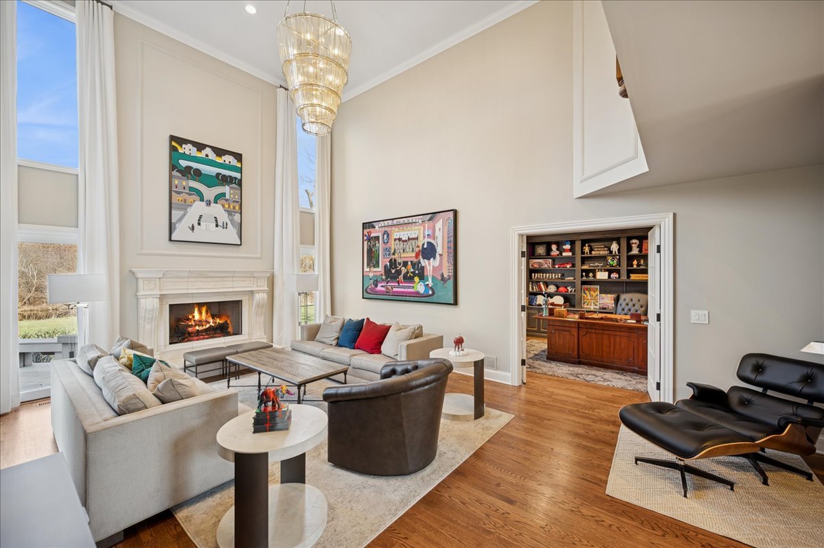 2551 Hybernia Dr Highland Park, IL 60035