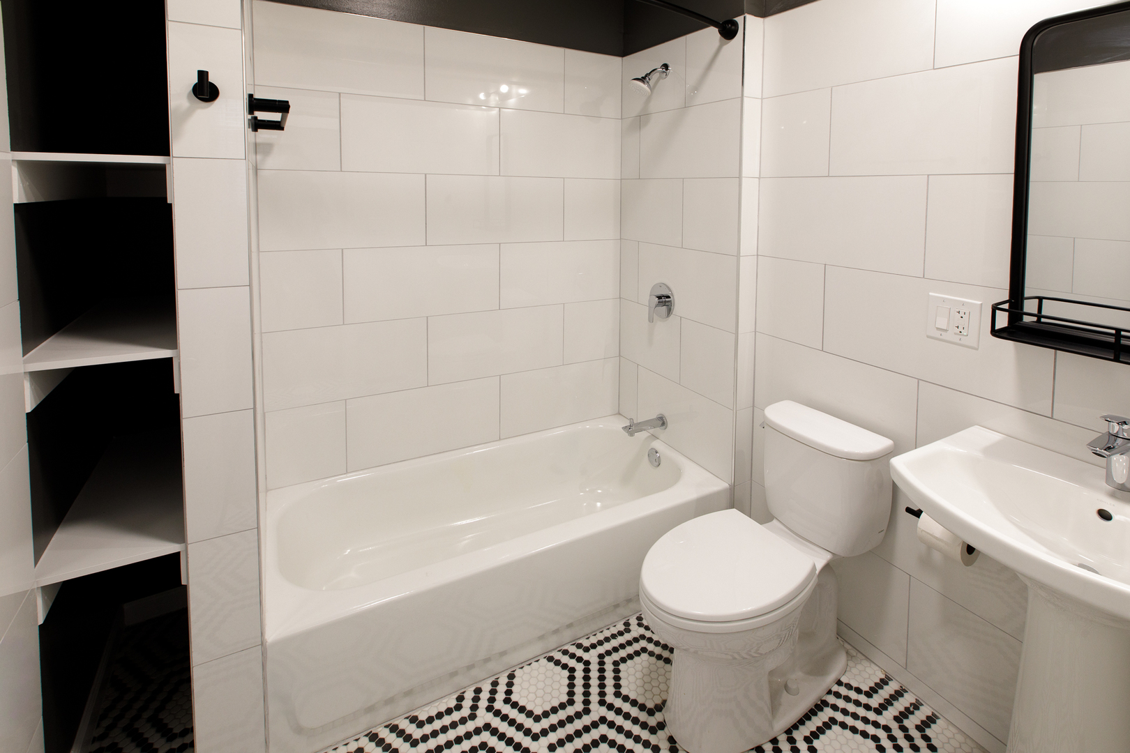 2216 W Taylor St #1F Chicago, IL 60612