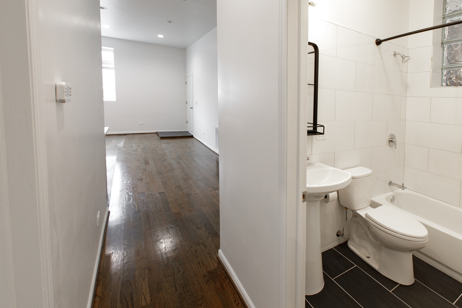 2216 W Taylor St #1F Chicago, IL 60612