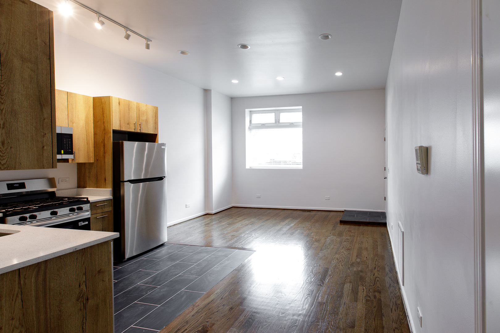 2216 W Taylor St #1F Chicago, IL 60612