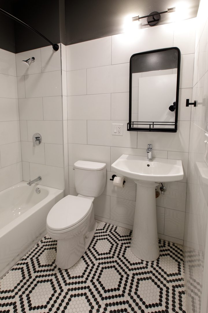 2216 W Taylor St #1F Chicago, IL 60612