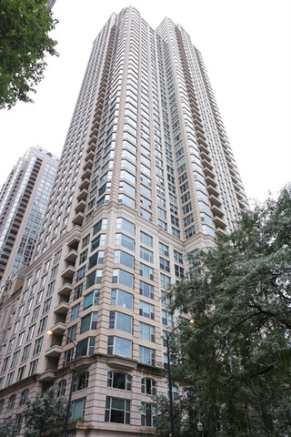 25 E Superior St #606