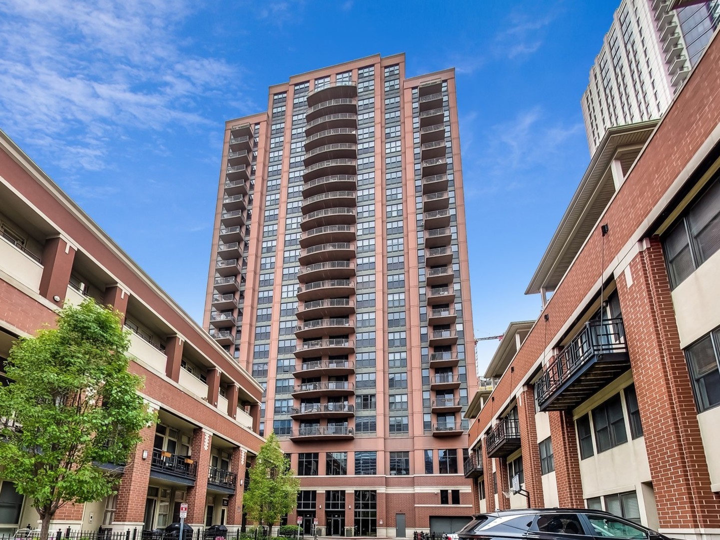 330 N JEFFERSON St #1201