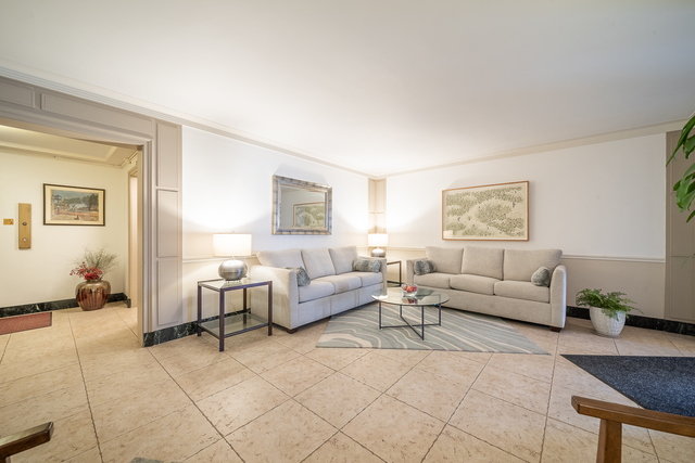 1585 Rdg Ave #509 Evanston, IL 60201