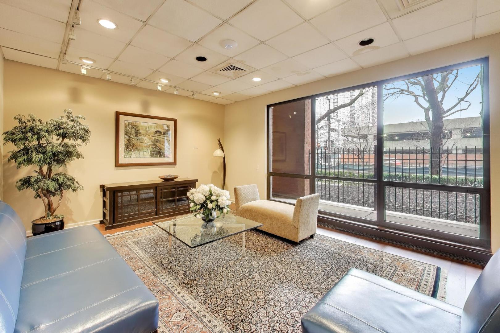 899 S Plymouth Ct #1005 Chicago, IL 60605