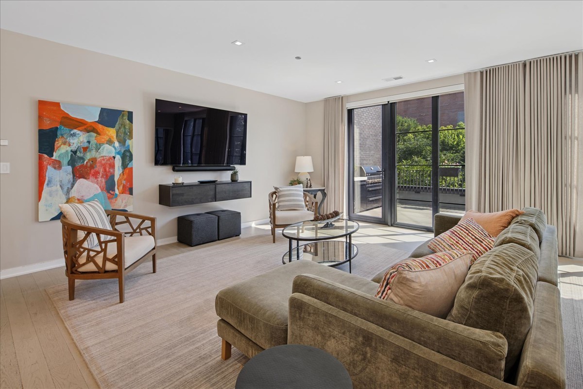 1400 W Monroe St #2A Chicago, IL 60607