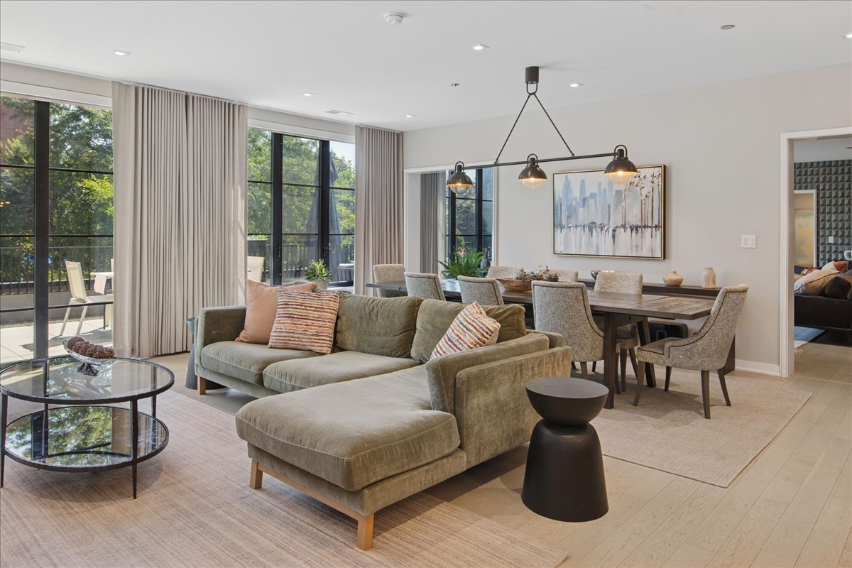 1400 W Monroe St #2A Chicago, IL 60607