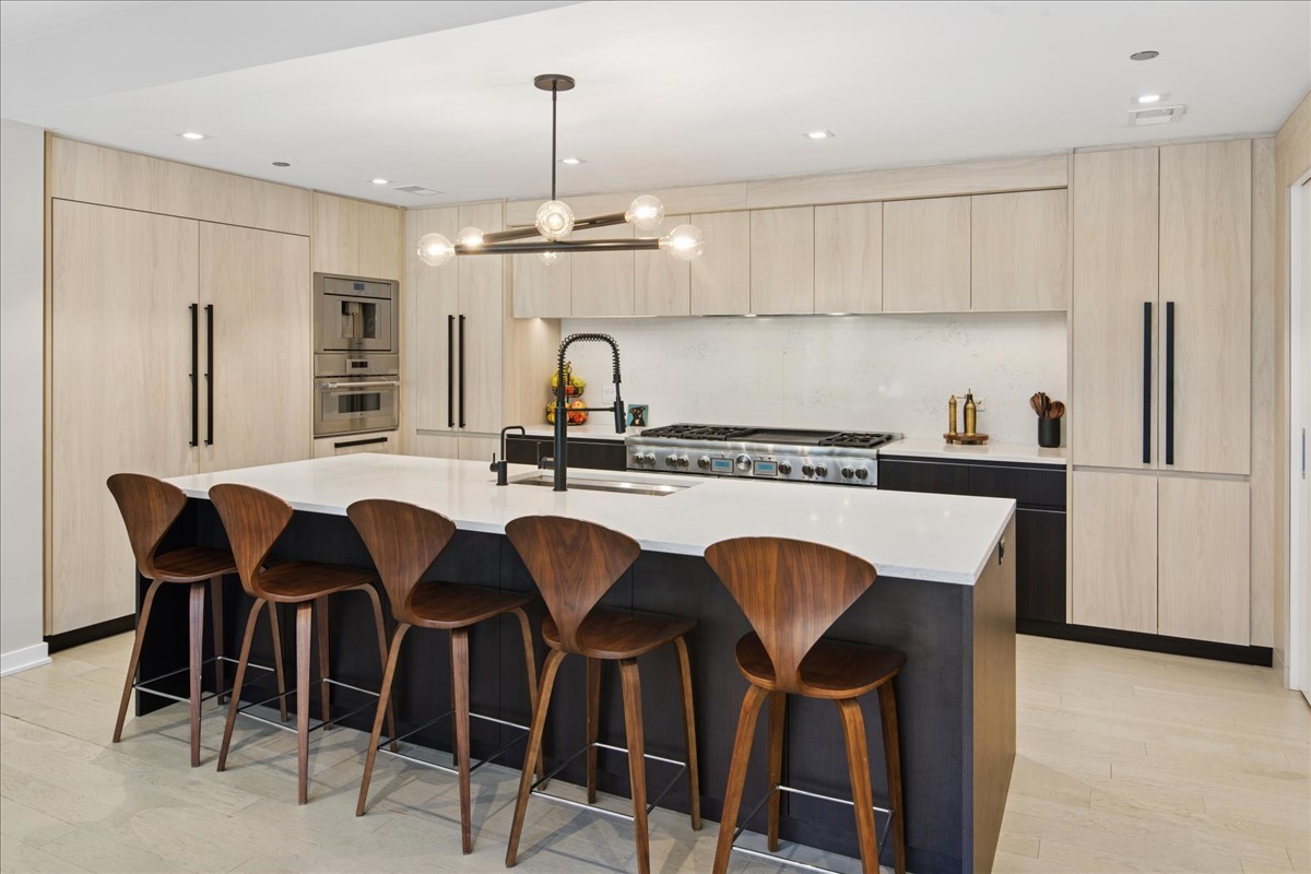 1400 W Monroe St #2A Chicago, IL 60607