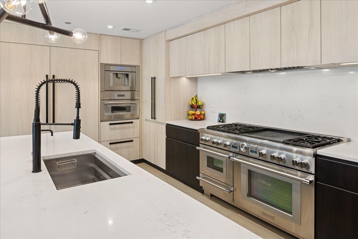 1400 W Monroe St #2A Chicago, IL 60607