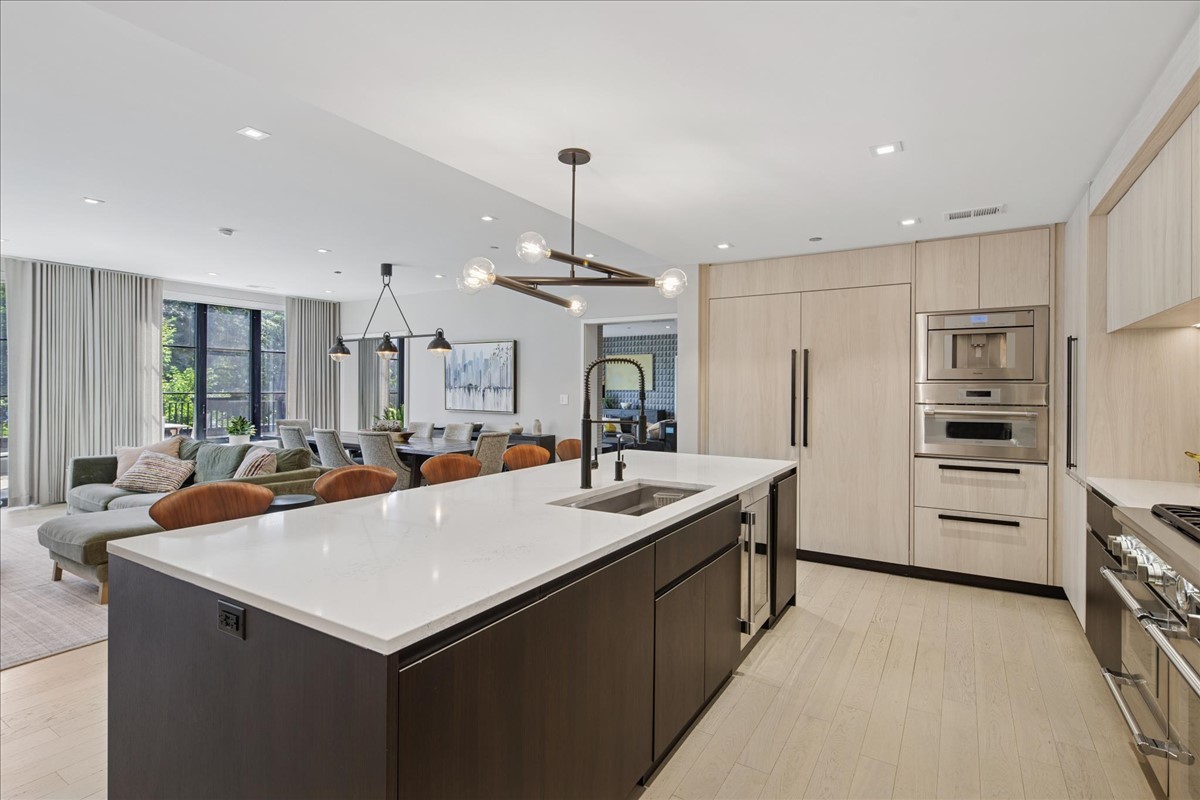 1400 W Monroe St #2A Chicago, IL 60607