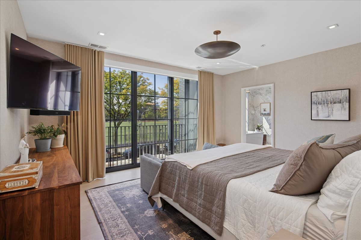 1400 W Monroe St #2A Chicago, IL 60607