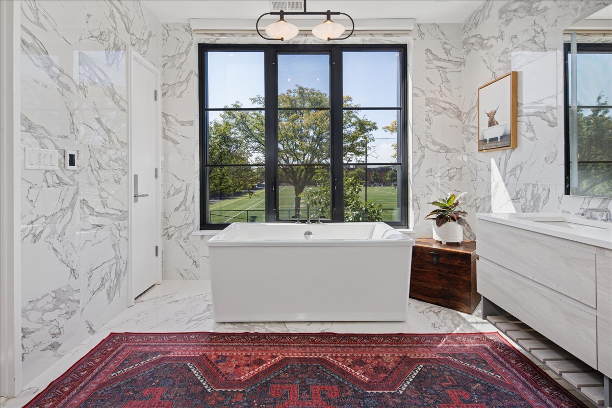 1400 W Monroe St #2A Chicago, IL 60607