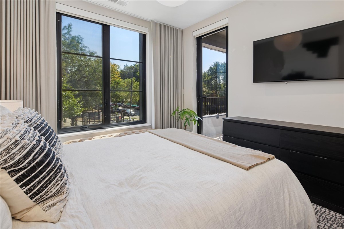 1400 W Monroe St #2A Chicago, IL 60607