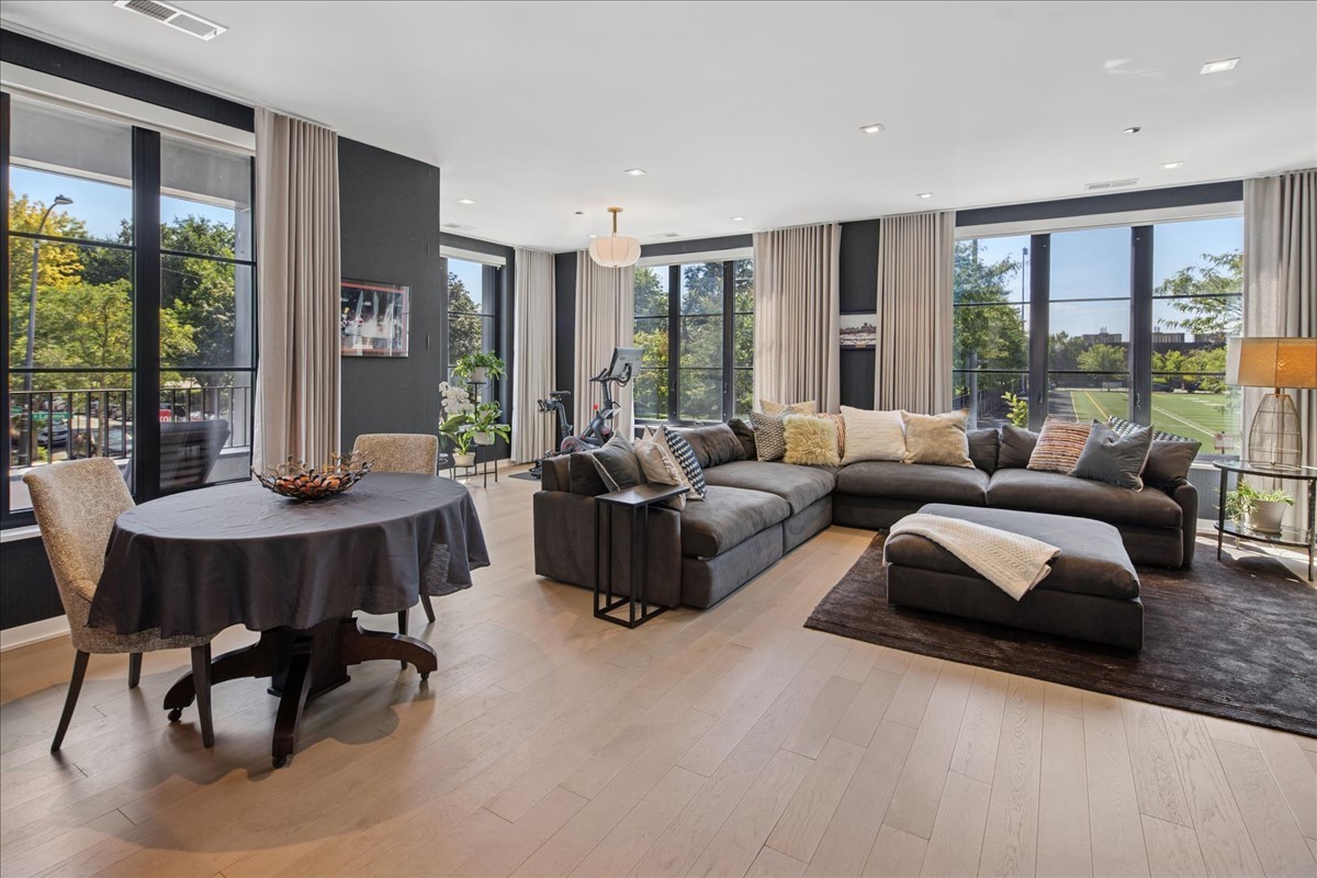 1400 W Monroe St #2A Chicago, IL 60607