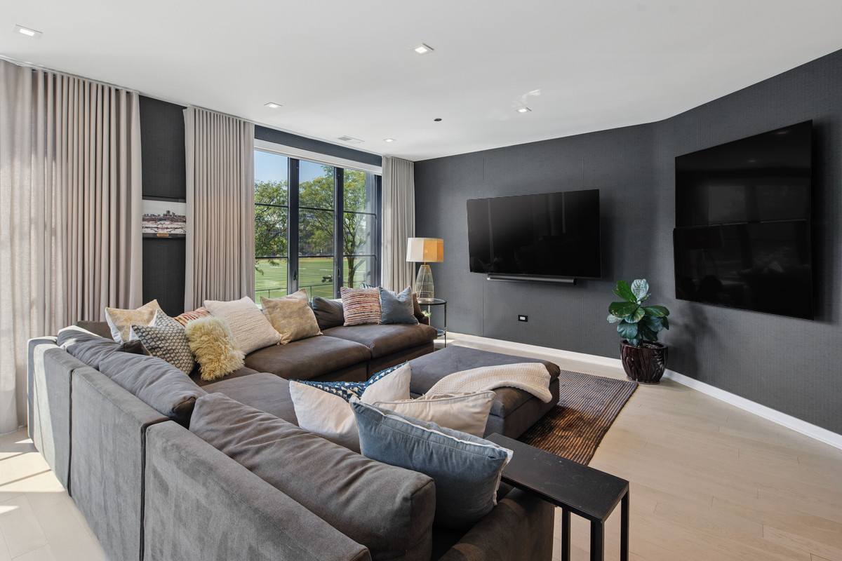 1400 W Monroe St #2A Chicago, IL 60607