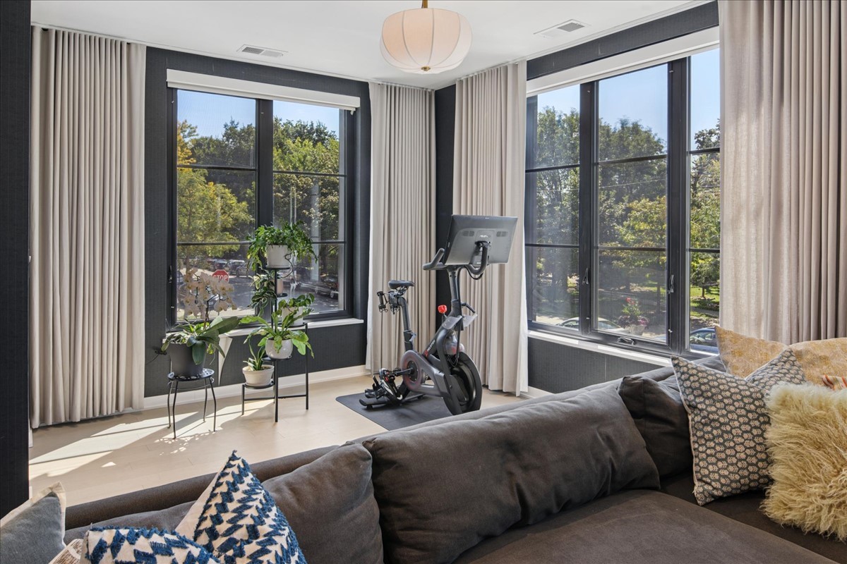 1400 W Monroe St #2A Chicago, IL 60607