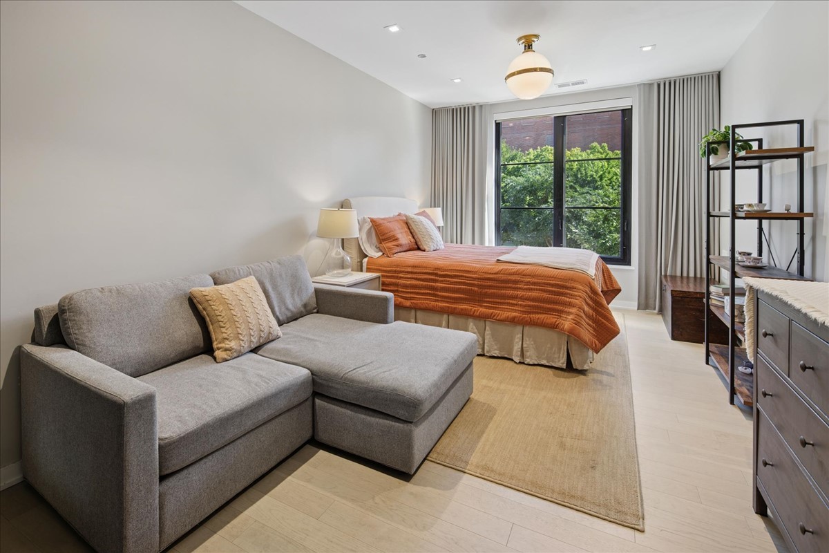 1400 W Monroe St #2A Chicago, IL 60607