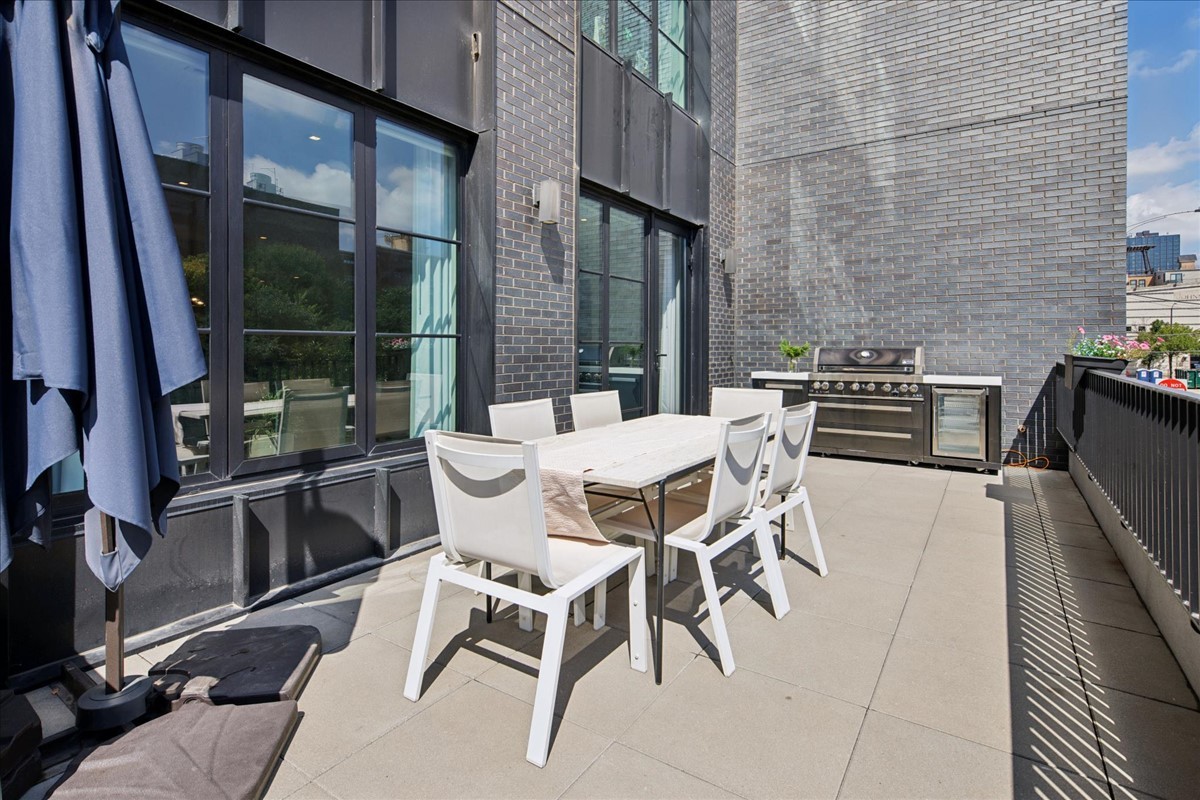 1400 W Monroe St #2A Chicago, IL 60607