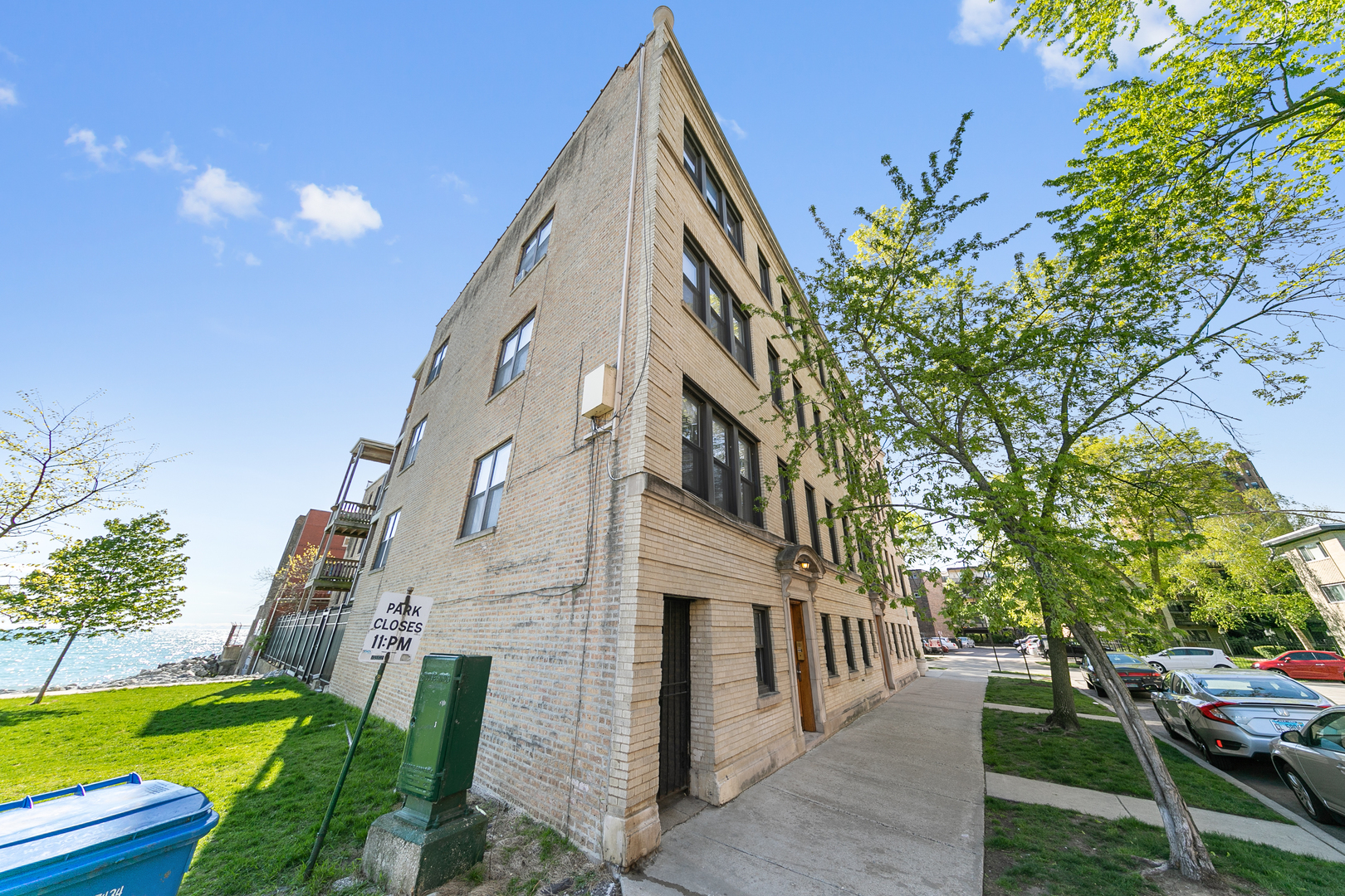 7507 N Eastlake Ter #1