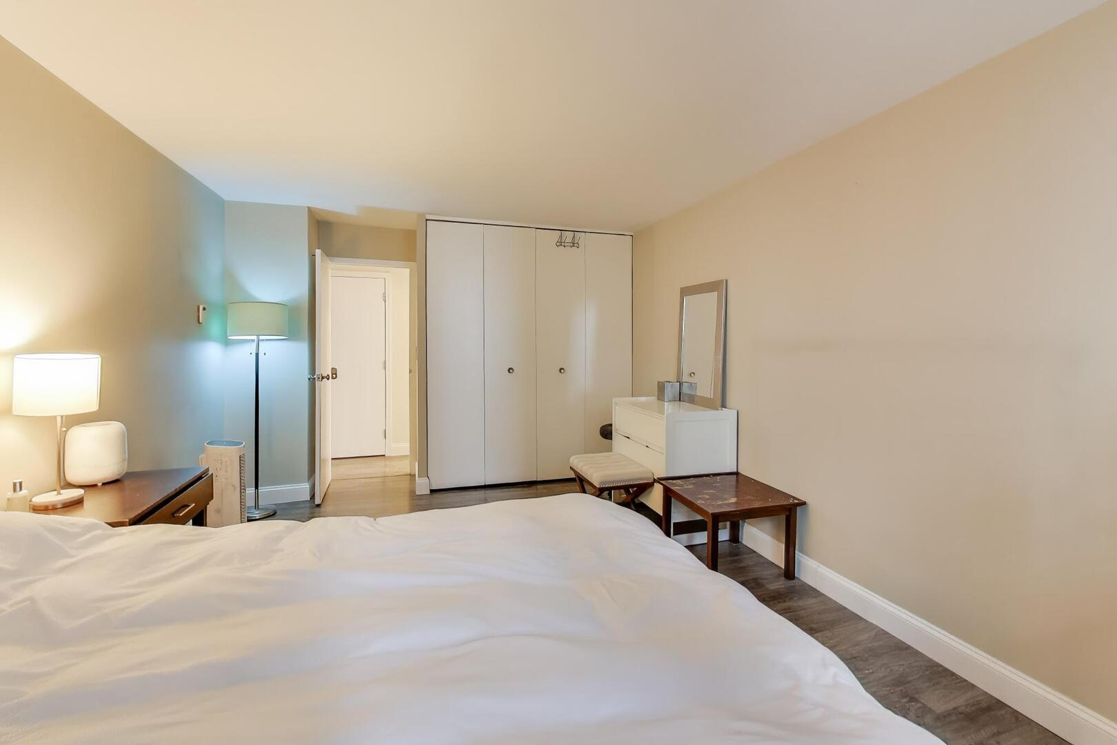 400 E RANDOLPH St #2425 Chicago, IL 60601