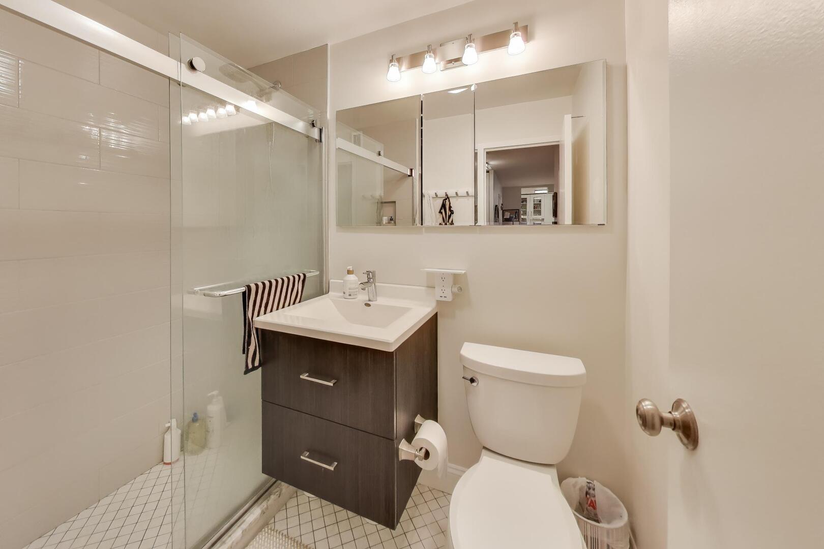 400 E RANDOLPH St #2425 Chicago, IL 60601