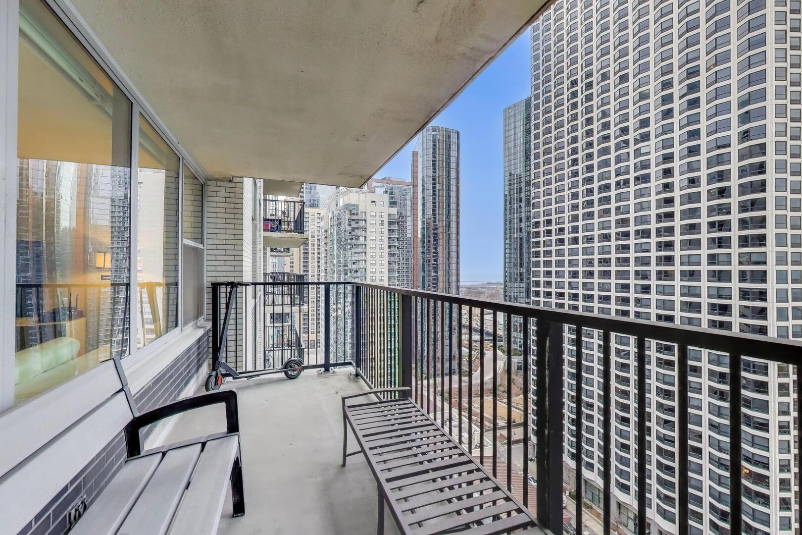 400 E RANDOLPH St #2425 Chicago, IL 60601