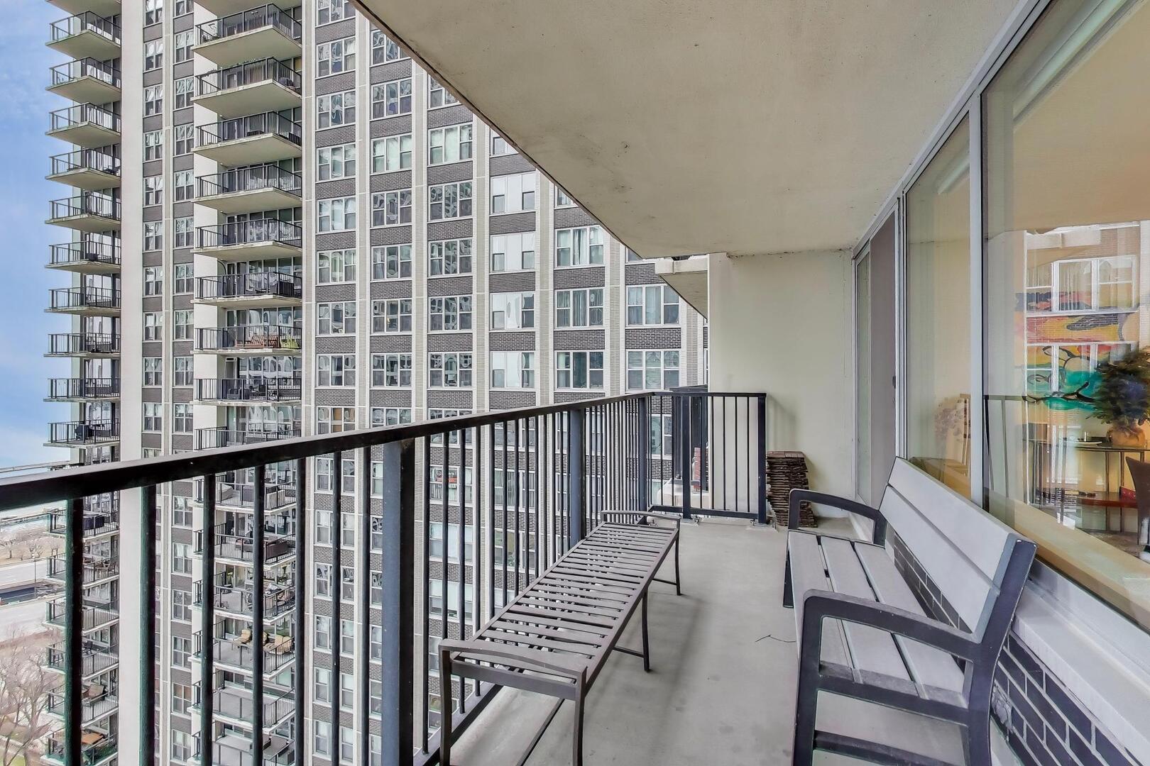 400 E RANDOLPH St #2425 Chicago, IL 60601