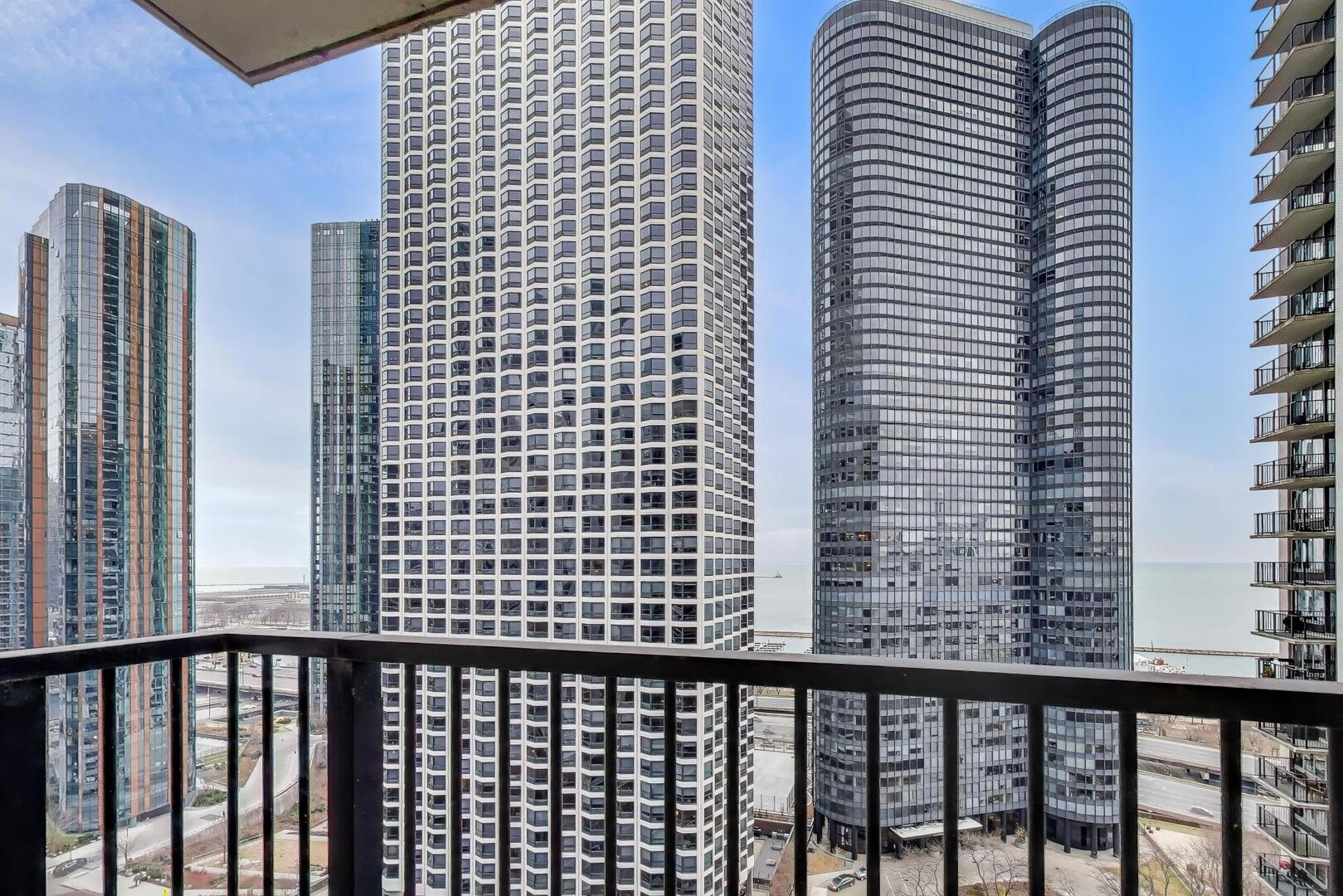 400 E RANDOLPH St #2425 Chicago, IL 60601